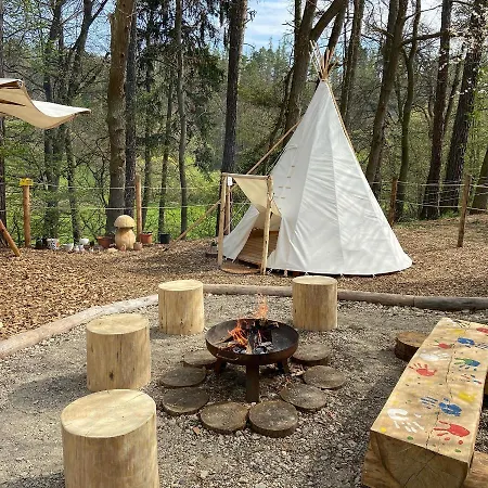 Glamping Nad Meandry Campo de lujo Unhošť