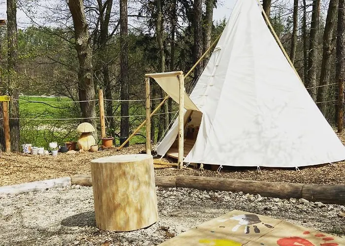 Glamping Nad Meandry Οργανωμένο κάμπινγκ Unhošť